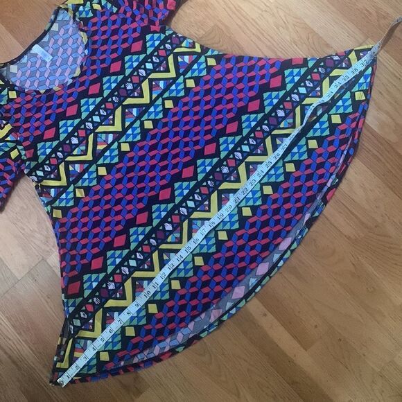 LuLaRoe Shirt Size M Colorful High Low - Picture 4 of 8